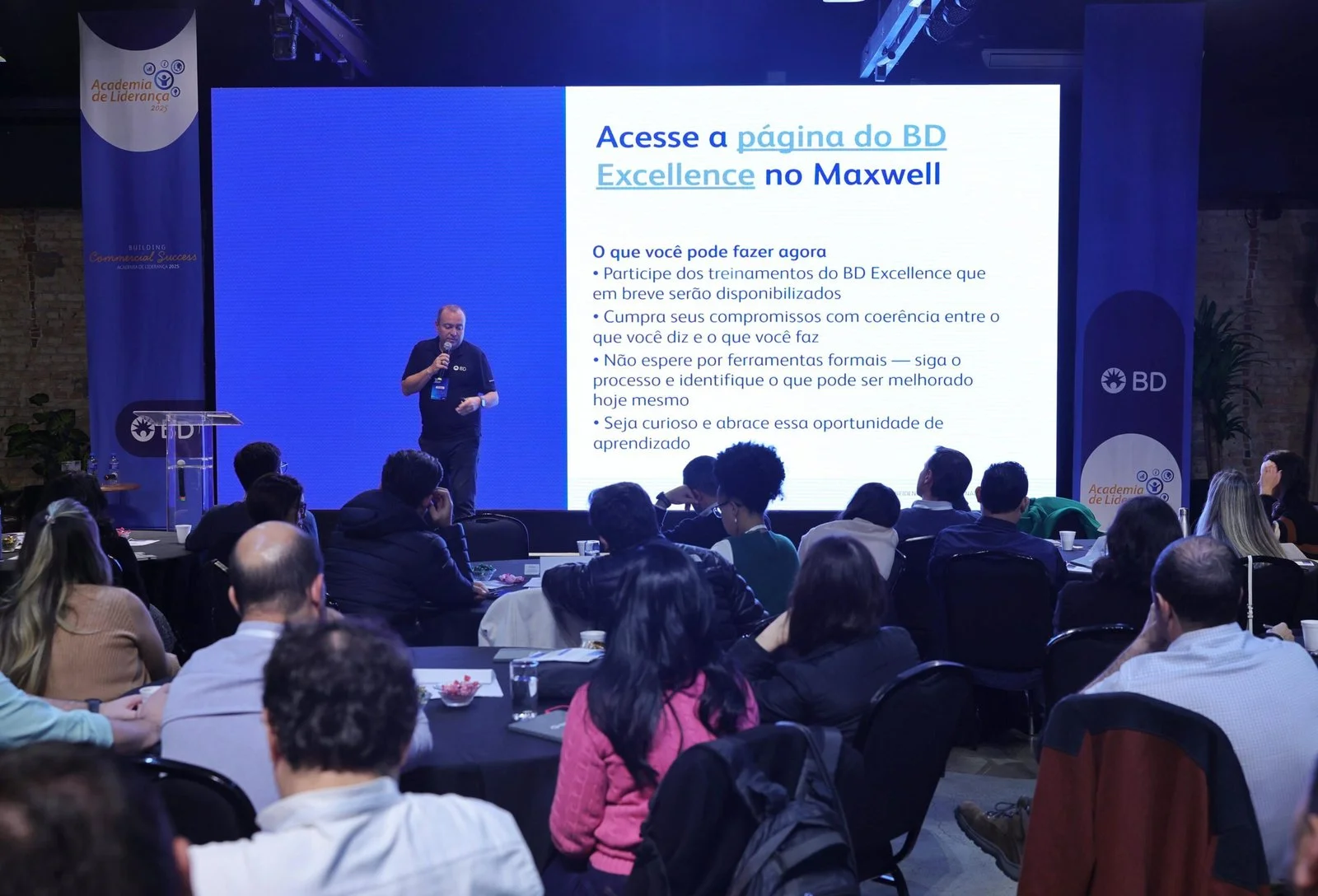 Apresentação corporativa no palco do Espaço Climbers